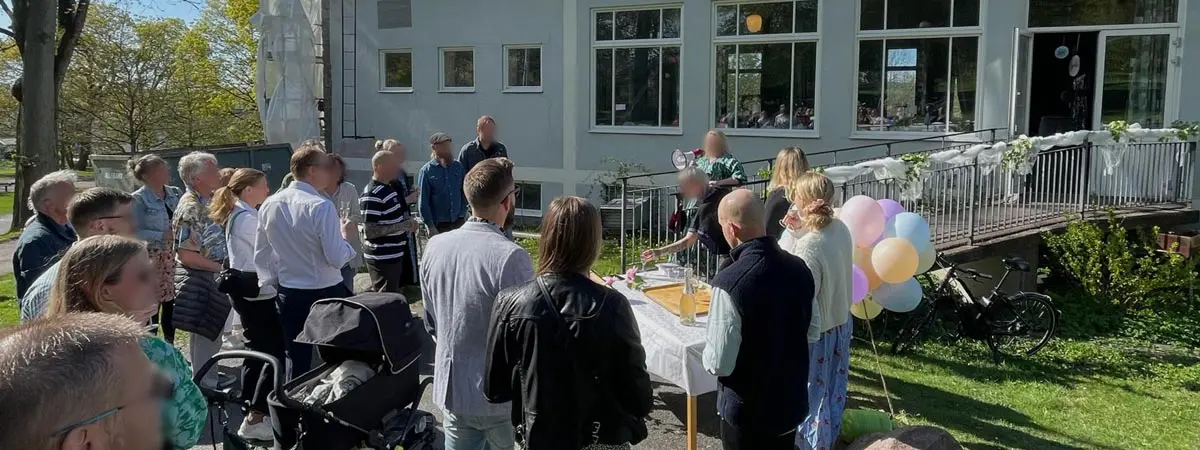 Utefest utanför Fräntorps Folkets Hus